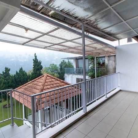 Family Only Villa With Large Backyard - De Reiz Kencana 4Br Bandung Exterior photo